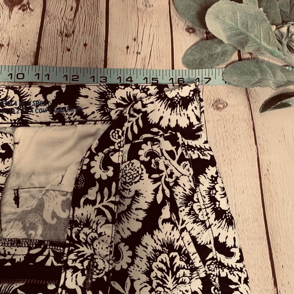 Gap Girlfriend Shorts Khakis SOFT Size 8 - Picture 4 of 11